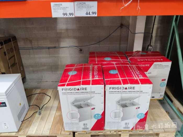 独家！【加东版】Costco店内实拍，有效期至2月8日！iPhone月供https://www.canadadz.com/wp-content/uploads/2026/02/2026020220182653-700x525.jpg、招财银柳.99、冰柜.99、海鲈鱼.99、阿迪鞋.97、加拿大队服.97、迷你香肠.99、午餐肉.99！