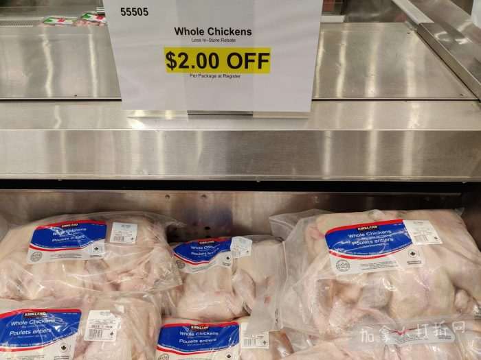 独家！【加东版】Costco店内实拍，有效期至2月8日！iPhone月供https://www.canadadz.com/wp-content/uploads/2026/02/2026020220200519-700x525.jpg、招财银柳.99、冰柜.99、海鲈鱼.99、阿迪鞋.97、加拿大队服.97、迷你香肠.99、午餐肉.99！