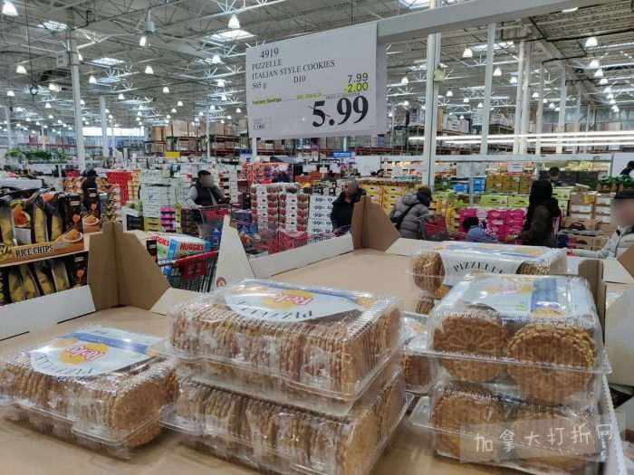 独家！【加东版】Costco店内实拍，有效期至2月8日！iPhone月供https://www.canadadz.com/wp-content/uploads/2026/02/2026020220212752-700x525.jpg、招财银柳.99、冰柜.99、海鲈鱼.99、阿迪鞋.97、加拿大队服.97、迷你香肠.99、午餐肉.99！