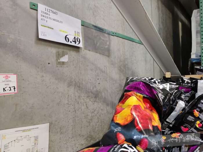 独家！【加东版】Costco店内实拍，有效期至2月8日！iPhone月供https://www.canadadz.com/wp-content/uploads/2026/02/2026020220222910-700x525.jpg、招财银柳.99、冰柜.99、海鲈鱼.99、阿迪鞋.97、加拿大队服.97、迷你香肠.99、午餐肉.99！