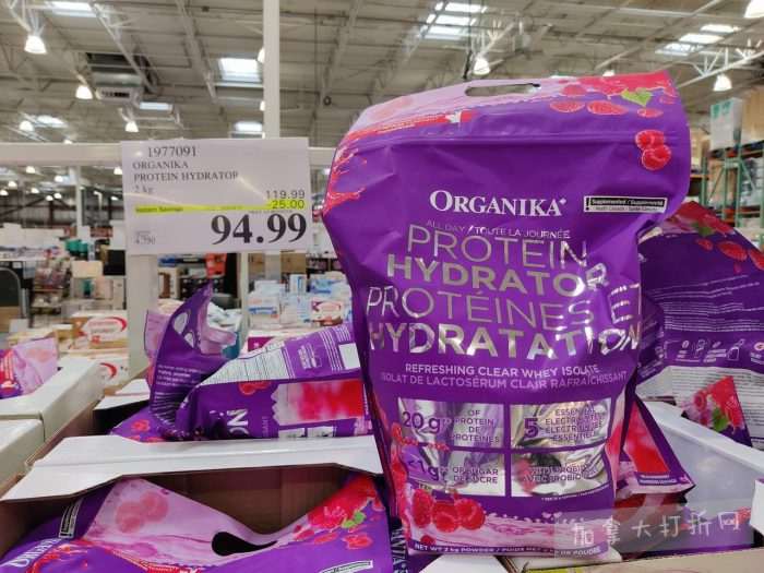 独家！【加东版】Costco店内实拍，有效期至2月8日！iPhone月供https://www.canadadz.com/wp-content/uploads/2026/02/2026020220231898-700x525.jpg、招财银柳.99、冰柜.99、海鲈鱼.99、阿迪鞋.97、加拿大队服.97、迷你香肠.99、午餐肉.99！