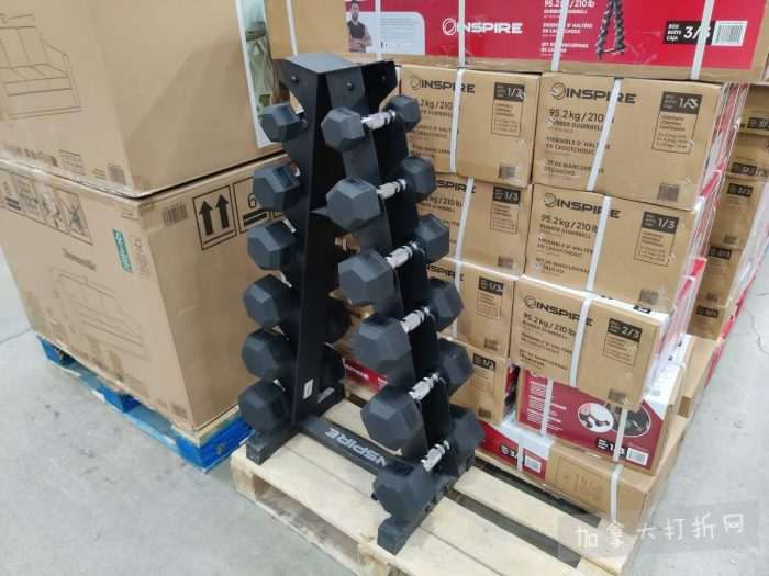 独家！【加东版】Costco店内实拍，有效期至2月8日！iPhone月供https://www.canadadz.com/wp-content/uploads/2026/02/2026020220234286-700x525.jpg、招财银柳.99、冰柜.99、海鲈鱼.99、阿迪鞋.97、加拿大队服.97、迷你香肠.99、午餐肉.99！