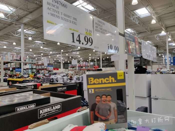 独家！【加东版】Costco店内实拍，有效期至2月8日！iPhone月供https://www.canadadz.com/wp-content/uploads/2026/02/2026020220241981-700x525.jpg、招财银柳.99、冰柜.99、海鲈鱼.99、阿迪鞋.97、加拿大队服.97、迷你香肠.99、午餐肉.99！