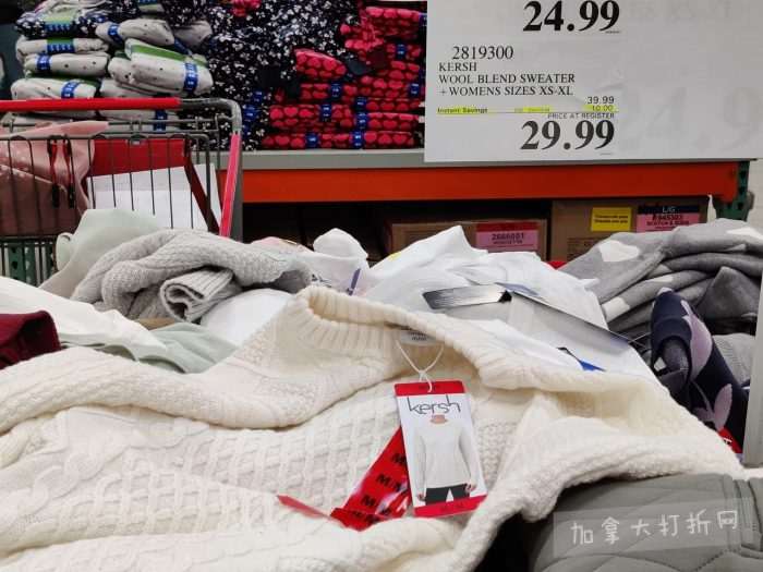 独家！【加东版】Costco店内实拍，有效期至2月8日！iPhone月供https://www.canadadz.com/wp-content/uploads/2026/02/2026020220245485-700x525.jpg、招财银柳.99、冰柜.99、海鲈鱼.99、阿迪鞋.97、加拿大队服.97、迷你香肠.99、午餐肉.99！