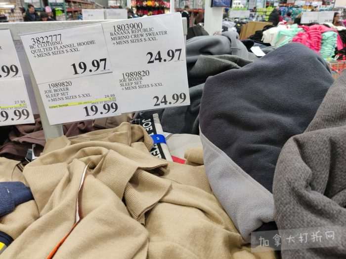 独家！【加东版】Costco店内实拍，有效期至2月8日！iPhone月供https://www.canadadz.com/wp-content/uploads/2026/02/2026020220250417-700x525.jpg、招财银柳.99、冰柜.99、海鲈鱼.99、阿迪鞋.97、加拿大队服.97、迷你香肠.99、午餐肉.99！