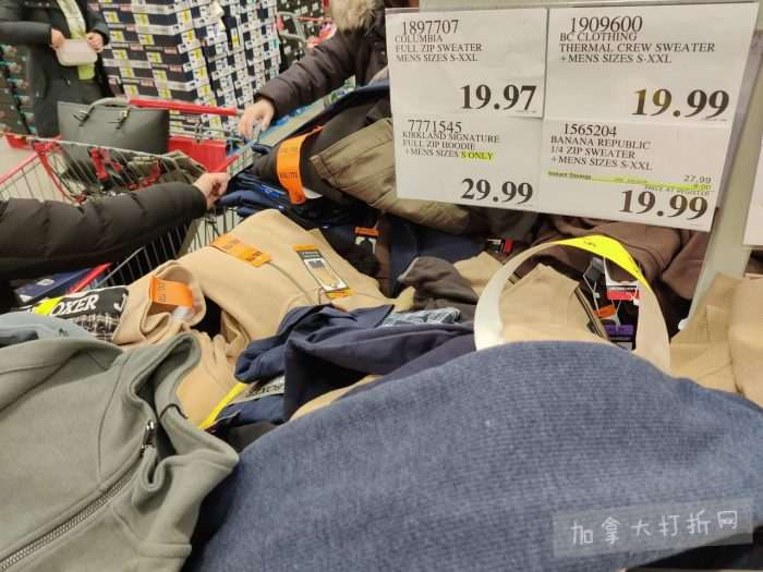 独家！【加东版】Costco店内实拍，有效期至2月8日！iPhone月供https://www.canadadz.com/wp-content/uploads/2026/02/2026020220250725-700x525.jpg、招财银柳.99、冰柜.99、海鲈鱼.99、阿迪鞋.97、加拿大队服.97、迷你香肠.99、午餐肉.99！