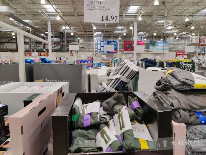 独家！【加东版】Costco店内实拍，有效期至2月8日！iPhone月供https://www.canadadz.com/wp-content/uploads/2026/02/2026020220251922-700x525.jpg、招财银柳.99、冰柜.99、海鲈鱼.99、阿迪鞋.97、加拿大队服.97、迷你香肠.99、午餐肉.99！