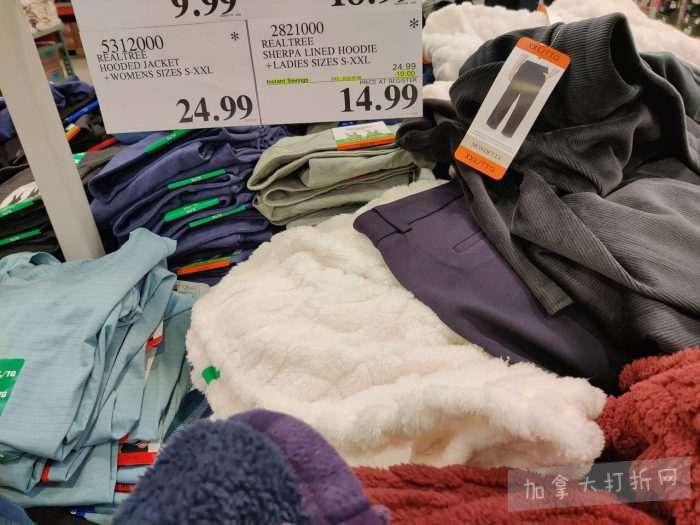 独家！【加东版】Costco店内实拍，有效期至2月8日！iPhone月供https://www.canadadz.com/wp-content/uploads/2026/02/2026020220252519-700x525.jpg、招财银柳.99、冰柜.99、海鲈鱼.99、阿迪鞋.97、加拿大队服.97、迷你香肠.99、午餐肉.99！