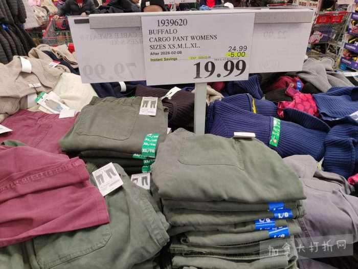 独家！【加东版】Costco店内实拍，有效期至2月8日！iPhone月供https://www.canadadz.com/wp-content/uploads/2026/02/2026020220254367-700x525.jpg、招财银柳.99、冰柜.99、海鲈鱼.99、阿迪鞋.97、加拿大队服.97、迷你香肠.99、午餐肉.99！