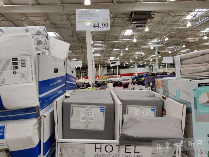 独家！【加东版】Costco店内实拍，有效期至2月8日！iPhone月供https://www.canadadz.com/wp-content/uploads/2026/02/2026020220255514-700x525.jpg、招财银柳.99、冰柜.99、海鲈鱼.99、阿迪鞋.97、加拿大队服.97、迷你香肠.99、午餐肉.99！