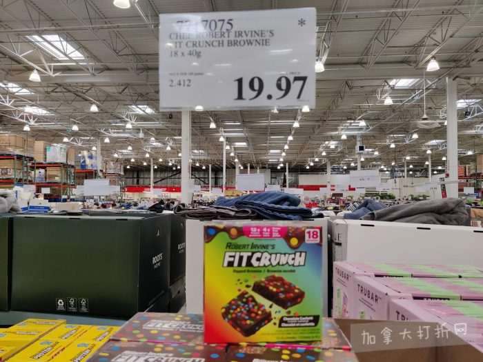 独家！【加东版】Costco店内实拍，有效期至2月8日！iPhone月供https://www.canadadz.com/wp-content/uploads/2026/02/2026020220261122-700x525.jpg、招财银柳.99、冰柜.99、海鲈鱼.99、阿迪鞋.97、加拿大队服.97、迷你香肠.99、午餐肉.99！