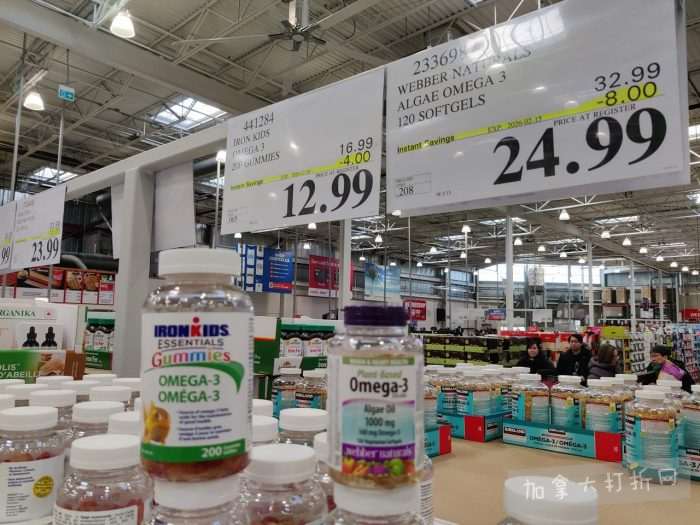 独家！【加东版】Costco店内实拍，有效期至2月8日！iPhone月供https://www.canadadz.com/wp-content/uploads/2026/02/2026020220271651-700x525.jpg、招财银柳.99、冰柜.99、海鲈鱼.99、阿迪鞋.97、加拿大队服.97、迷你香肠.99、午餐肉.99！