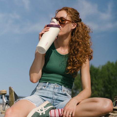 Owala FreeSip Sway 960毫升 双向吸嘴不锈钢保温杯 38.09加元(原价 48.99加元)!3色可选