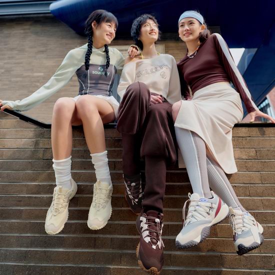 Saucony 索康尼闪购！精选男女时尚运动鞋全场5折+额外9折！低至$55.77！