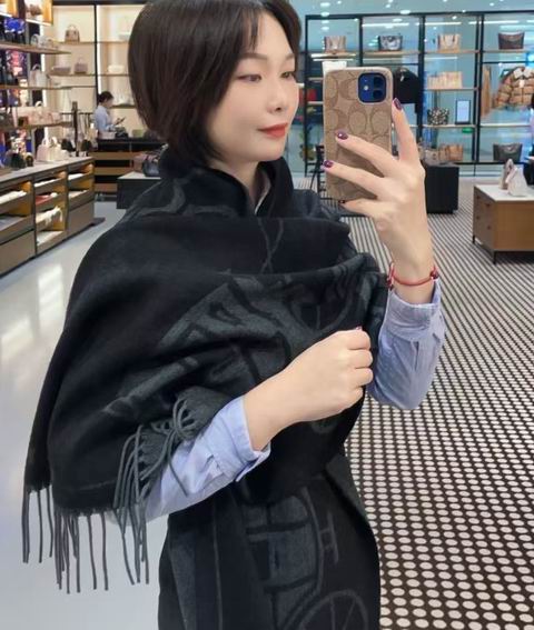 折扣升级！Coach官网精选美包、服饰、鞋靴、配饰4折起！入T恤$48、鹅绒服$268、保暖靴$119、马车图案羊绒围巾$180