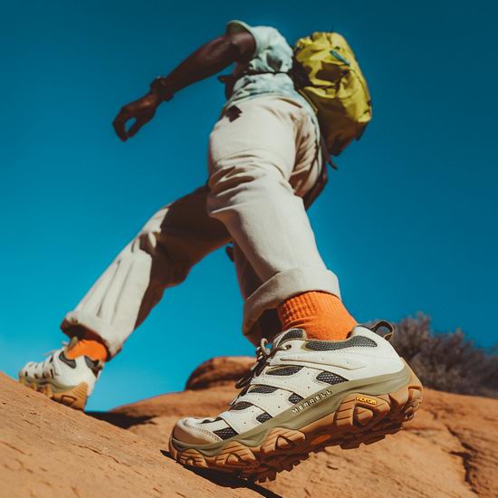 Merrell 迈乐冬季清仓,精选雪地靴、登山靴、运动鞋等4折起!抢封面款雪地靴.98!