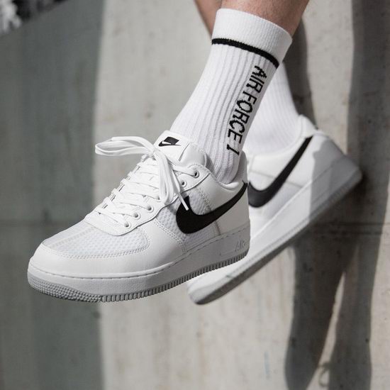 抢疯了！Team Town新春闪购！精选Nike、Jordan、UA等品牌鞋靴、服饰2.3折起+额外8折+无门槛包邮！抢Nike运动鞋$26.3、Nike泡芙防寒服$67.1！