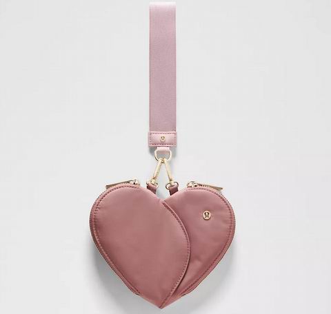 lululemon  心形双口袋腕包 29加元（原价 58加元）