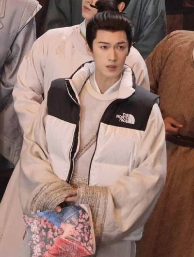 The North Face 北面户外服饰5折起:封面款田曦薇同款羽绒服 179.97加元、李昀锐同款羽绒背心 119.97加元