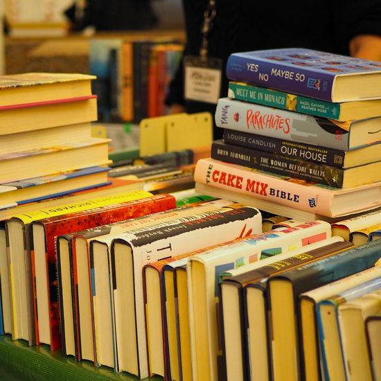 多伦多图书馆开仓特卖会：全场书籍、杂志、光盘等最高$0.5！