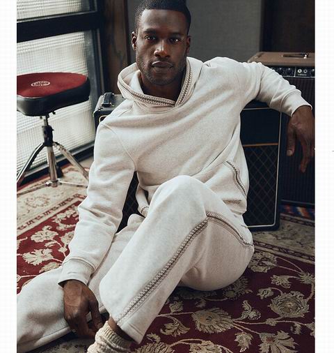 白菜价！Simons男式服饰、鞋靴2.2折起：Sorel 防水靴 $99.95、北面夹克$99.95、UA 长袖T恤$19.99、封面款UGG 卫衣$79.95