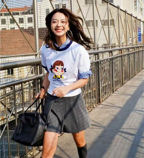 童趣满满 少女感十足！Uniqlo 优衣库 Peko酱添嘴图案T恤 19.9加元