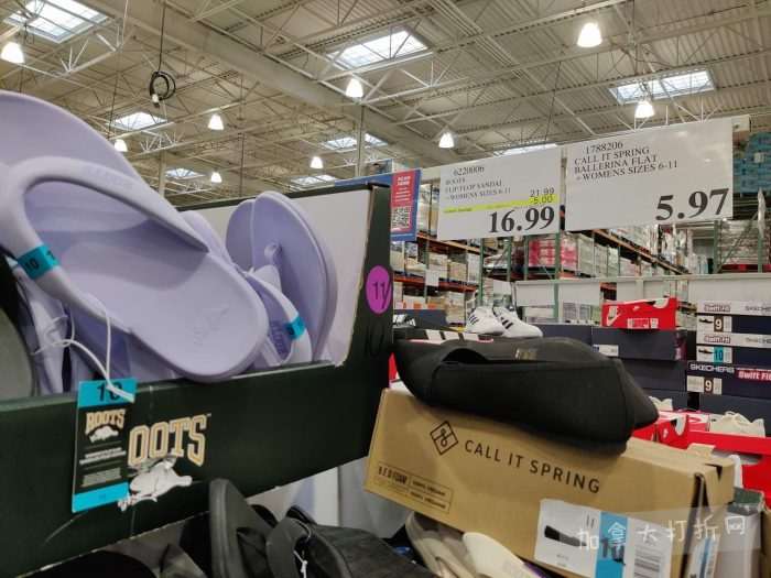 独家！【加东版】Costco店内实拍，有效期至3月22日！雅顿啵啵胶.99、虎头衫.97、冰糖梨.97、酸奶冰淇淋.99、蝴蝶虾.49、休闲鞋.97、水牙线.99、空气炸锅.97、大白兔奶糖.97！