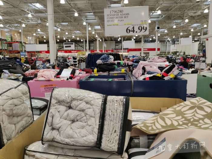 独家！【加东版】Costco店内实拍，有效期至3月22日！雅顿啵啵胶.99、虎头衫.97、冰糖梨.97、酸奶冰淇淋.99、蝴蝶虾.49、休闲鞋.97、水牙线.99、空气炸锅.97、大白兔奶糖.97！