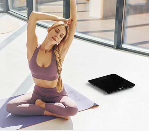  RENPHO  Black-Core 1S 体重秤 带背光 LED显示屏 20.99加元（原价 24.99加元）