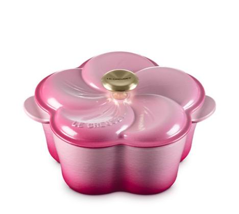 把春天炖进锅里！Le Creuset 2升花瓣形铸铁锅 279加元（原价 350加元）！2色可选