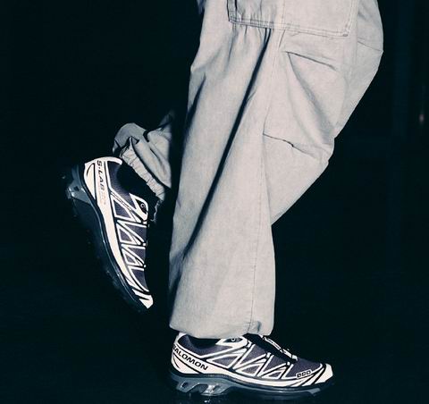  众明星博主大爱！Salomon 萨洛蒙精选运动鞋、滑雪服、滑雪装备4折起！女式后背交叉跑步内衣 29.99加元、运动鞋 74.99加元、夹克 87.99加元