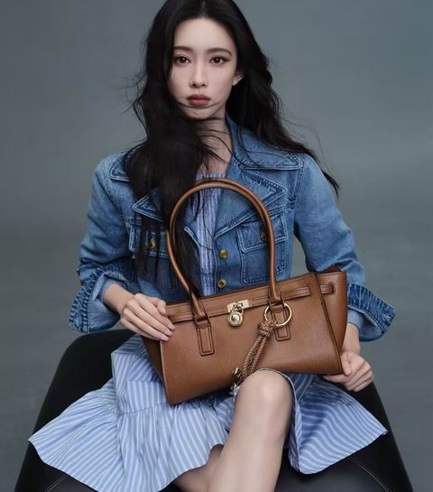 Michael Kors精选美包、服饰2.1折起!入高跟凉鞋.6、 Hamilton Moderne 手袋8.64、Nolita腋下包9.2、羽绒服.99