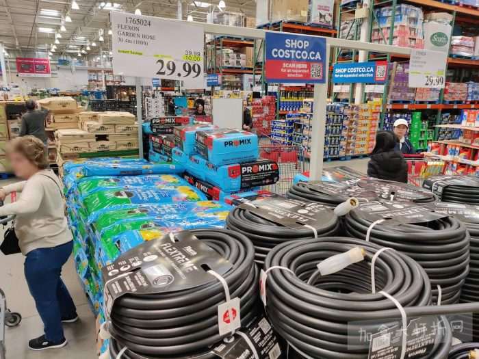 独家！【加东版】Costco店内实拍，有效期至5月3日！雅顿面霜.99、蜂蜜干果.49、花园水管.99、澳洲羊腿减、果树.99、可丽饼蛋糕.99、燕麦保湿乳.99、苹果汁.49！