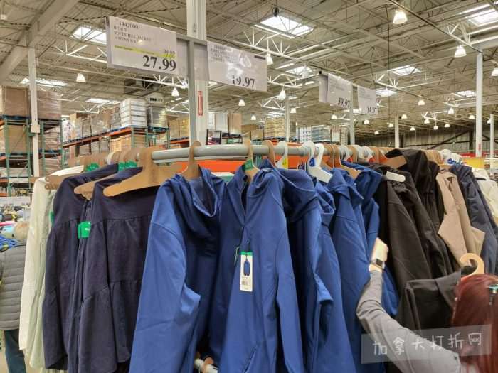 独家！【加东版】Costco店内实拍，有效期至5月3日！雅顿面霜.99、蜂蜜干果.49、花园水管.99、澳洲羊腿减、果树.99、可丽饼蛋糕.99、燕麦保湿乳.99、苹果汁.49！