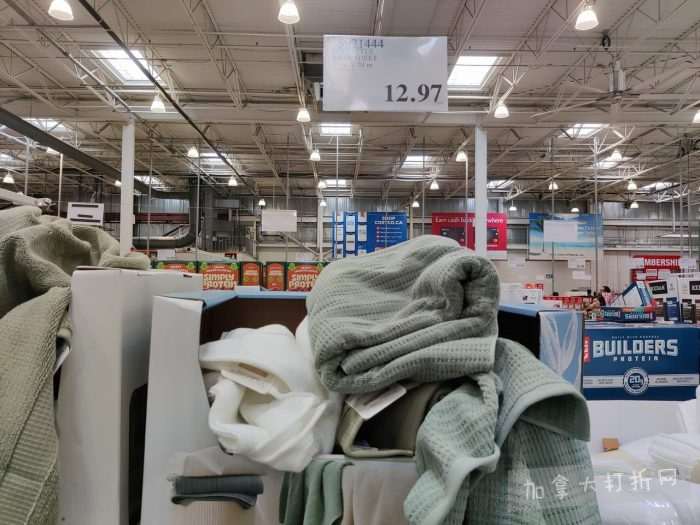 独家！【加东版】Costco店内实拍，有效期至5月3日！雅顿面霜.99、蜂蜜干果.49、花园水管.99、澳洲羊腿减、果树.99、可丽饼蛋糕.99、燕麦保湿乳.99、苹果汁.49！