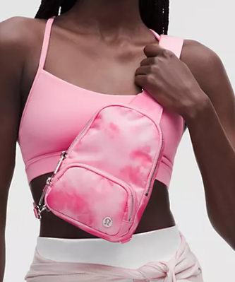 lululemon大促，精选时尚运动服饰3折起！入背挎包、加拿大队瑜伽裤、套头衫！