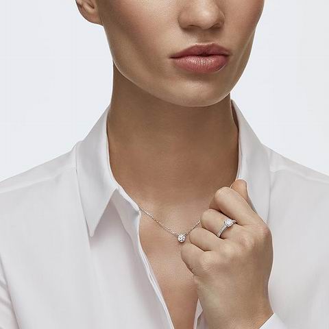 SWAROVSKI 女式 Attract 水晶项链 54.61加元（官网类似款 139加元）