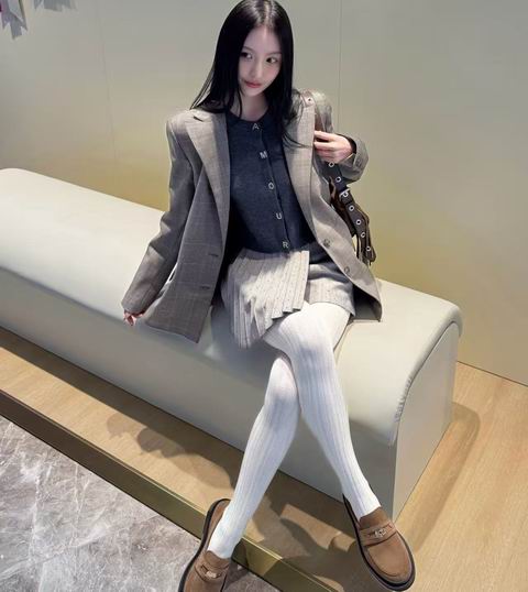 Maje 格子羊毛休闲西装 455加元(原价 650加元)