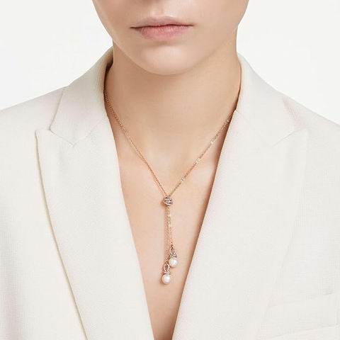  Swarovski Originally  18K玫瑰金Y形水晶珍珠吊坠项链  125加元（官网原价 179加元）