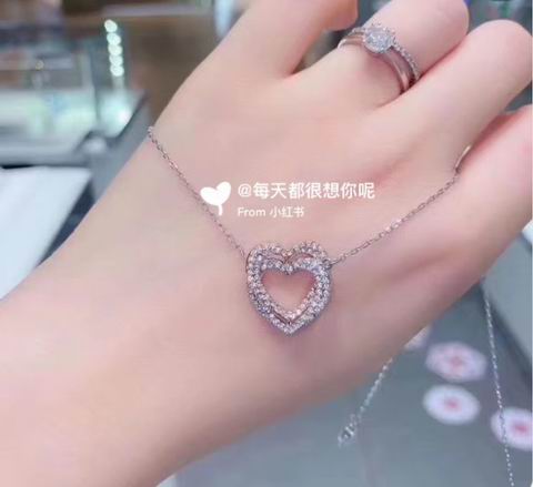 Swarovski  心心相扣双心水晶项链 122.5加元（官网原价 175加元）