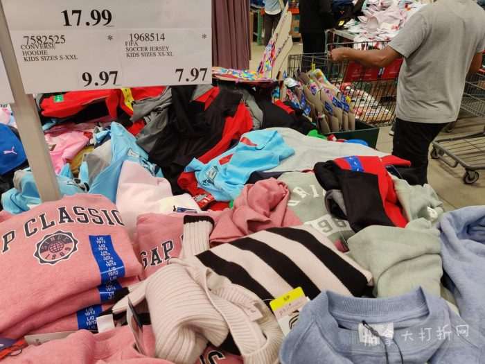 独家!【加东版】Costco店内实拍,有效期至5月31日!大量服饰.97起、有机蜂蜜.99、虾片.99、加拿大夹克.97、玻璃保鲜盒.99、蚊虫止痒器.99、圆筒冰淇淋.99!