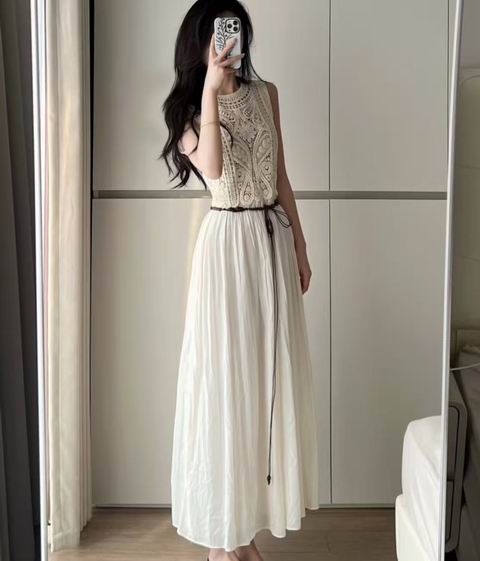 Zara ZW 系列刺绣中长连衣裙 129加元